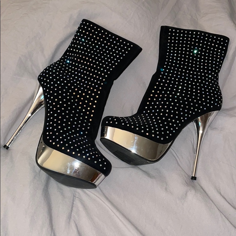 Heel boots